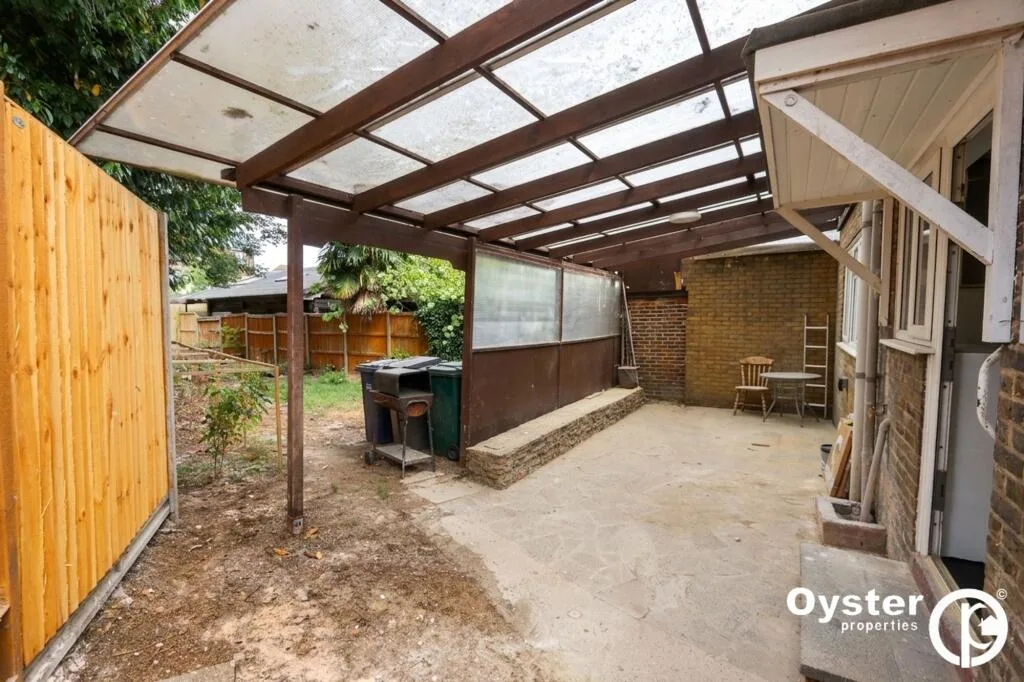 4 bedroom end of terrace house for rent