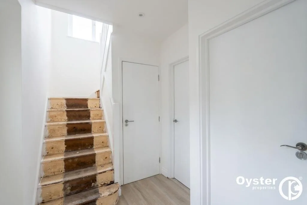 4 bedroom end of terrace house for rent