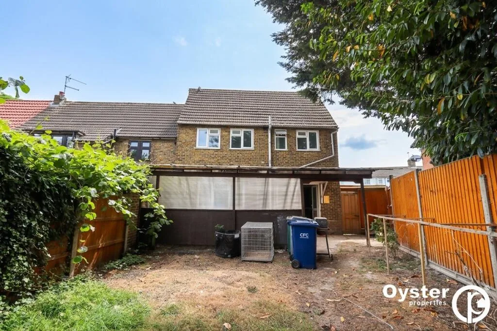 4 bedroom end of terrace house for rent
