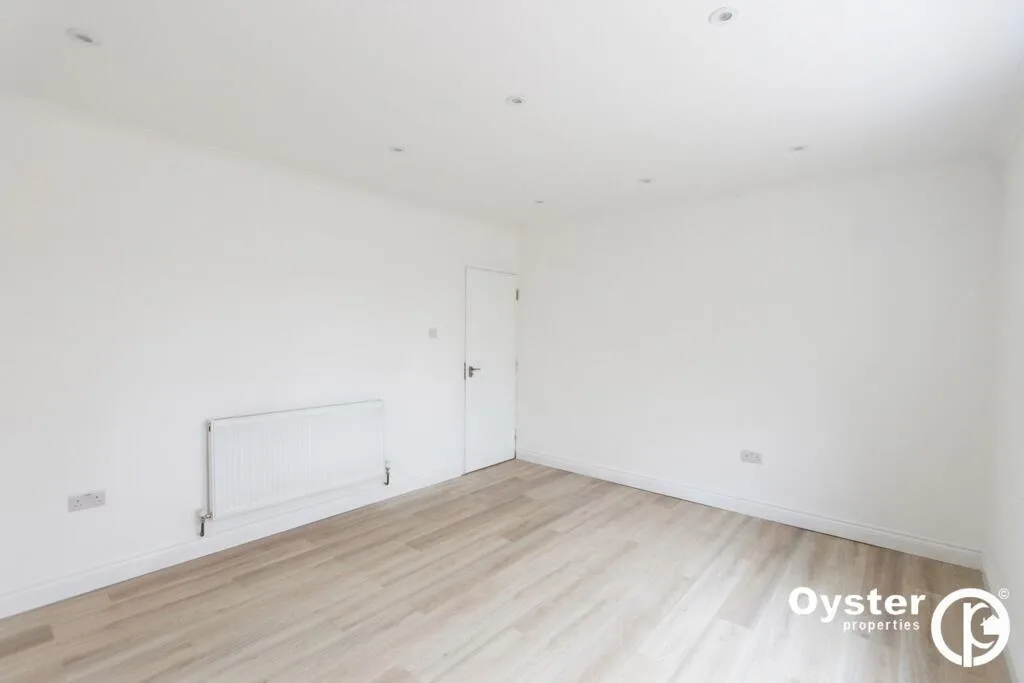 4 bedroom end of terrace house for rent