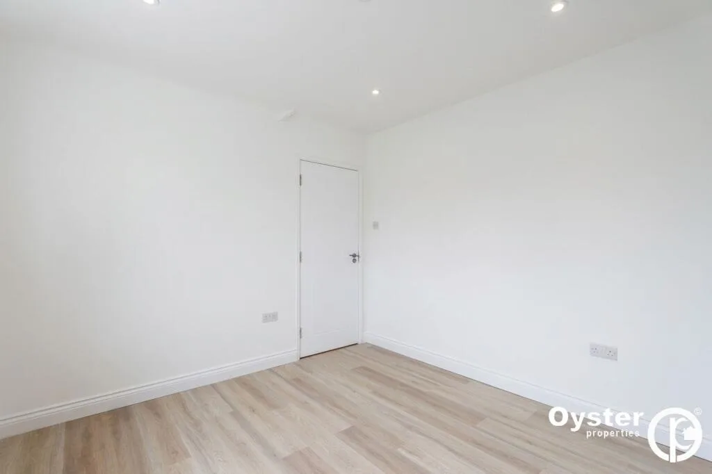 4 bedroom end of terrace house for rent