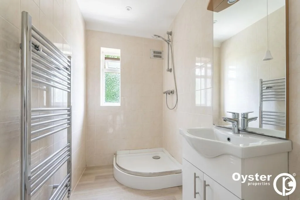 4 bedroom end of terrace house for rent