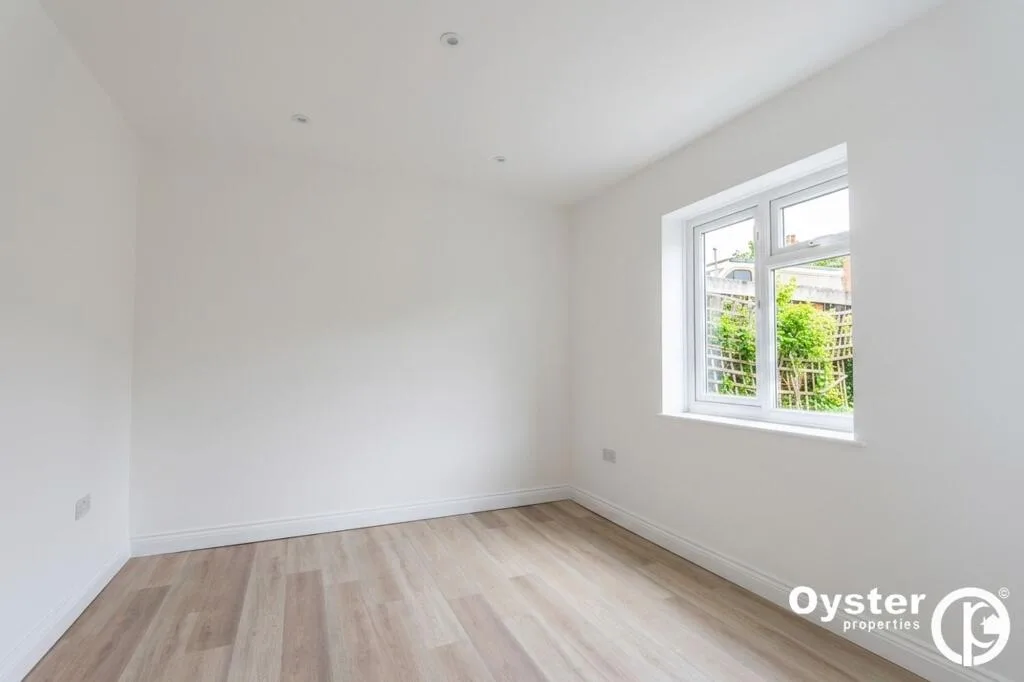4 bedroom end of terrace house for rent