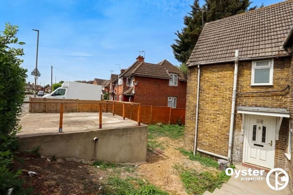 4 bedroom end of terrace house for rent