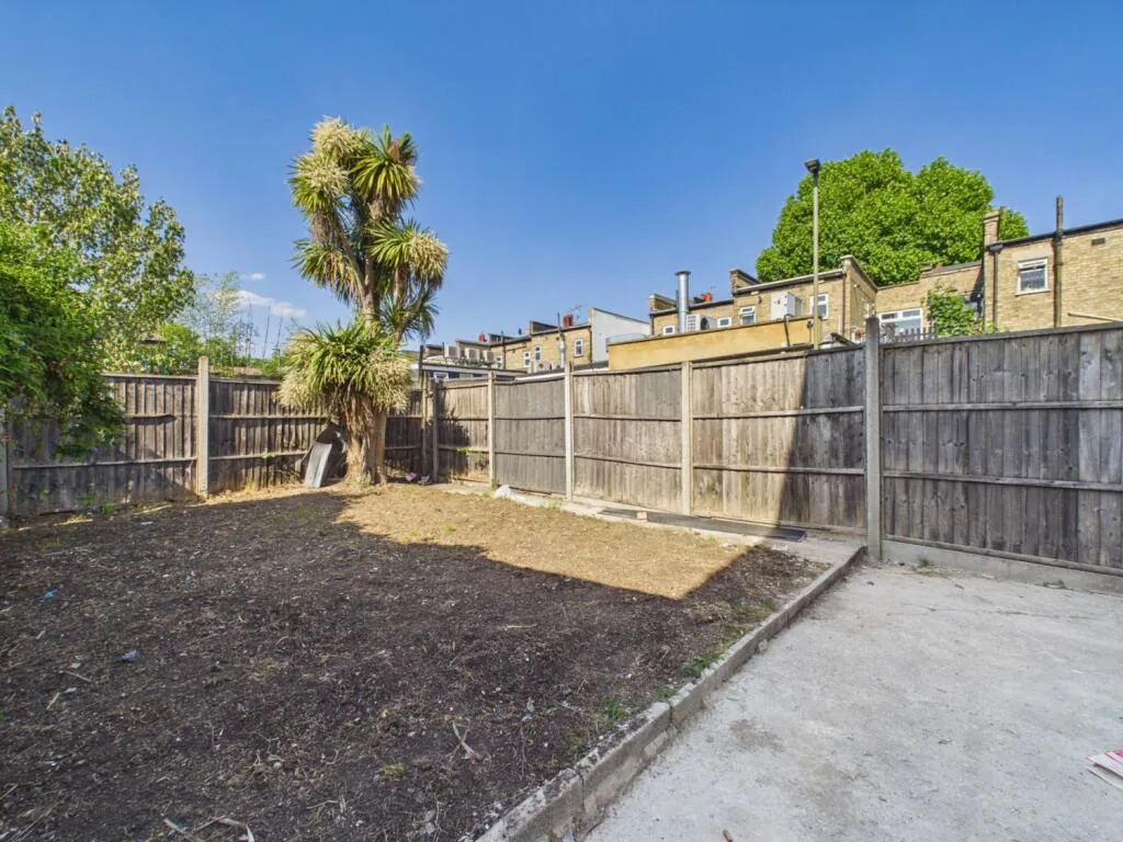 2 bedroom ground floor maisonette for rent