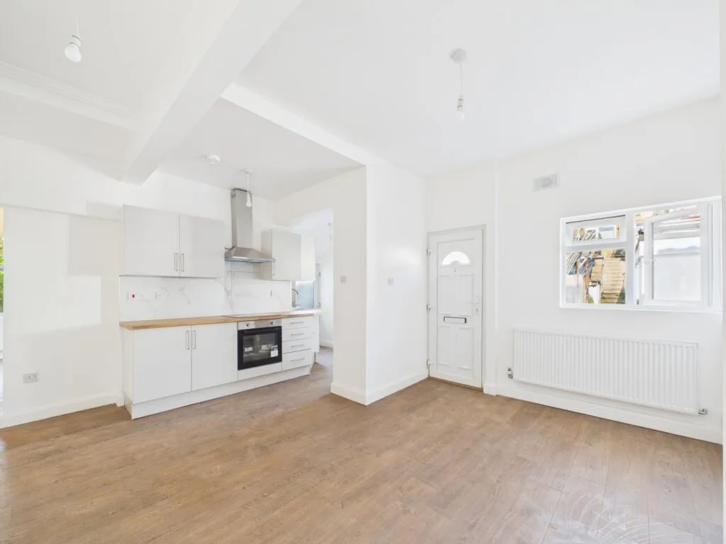 2 bedroom ground floor maisonette for rent