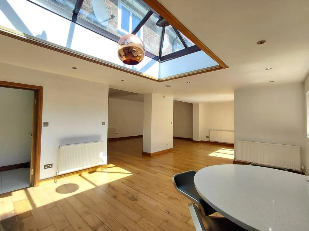 5 bedroom semi-detached house for rent