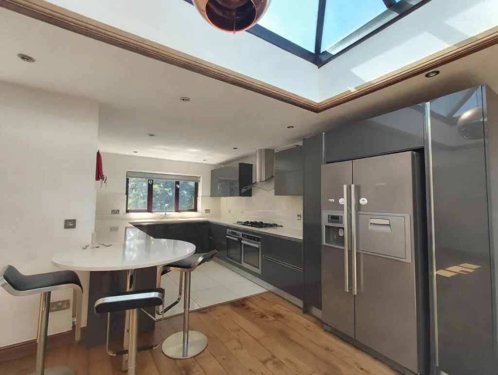 5 bedroom semi-detached house for rent