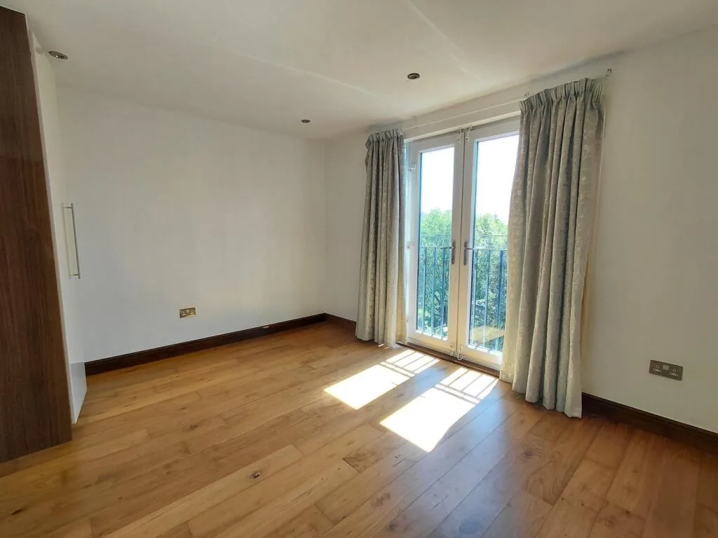 5 bedroom semi-detached house for rent