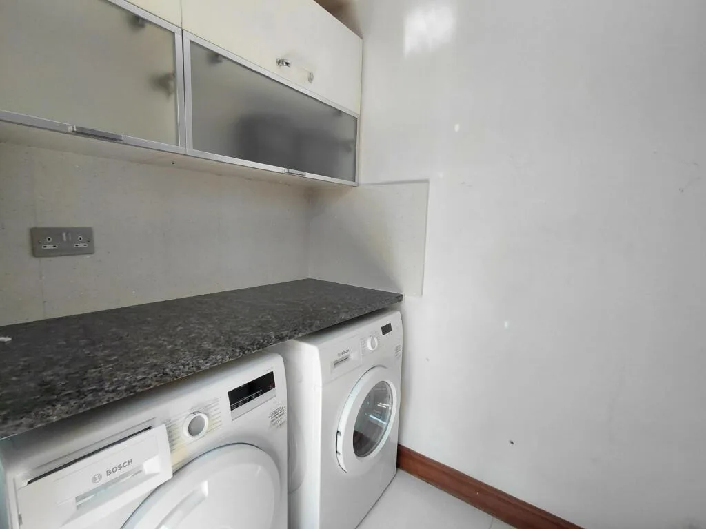 5 bedroom semi-detached house for rent