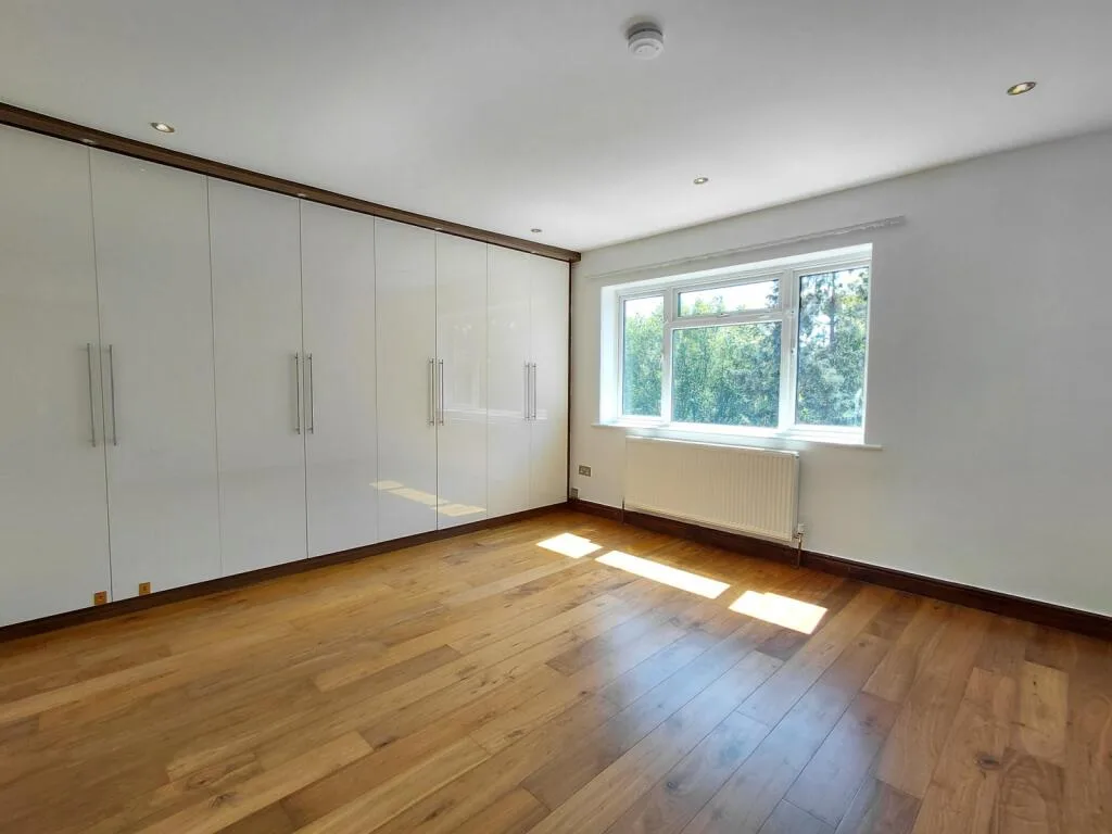 5 bedroom semi-detached house for rent