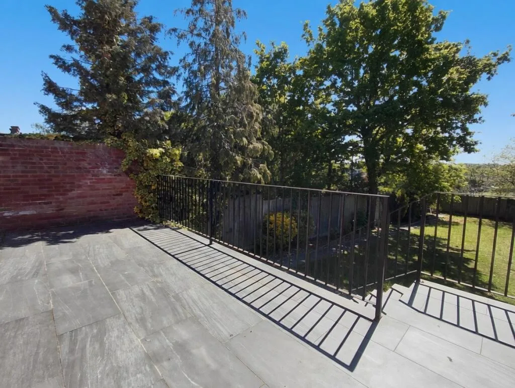 5 bedroom semi-detached house for rent