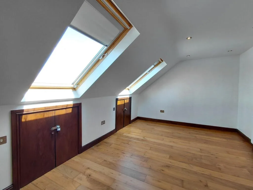 5 bedroom semi-detached house for rent
