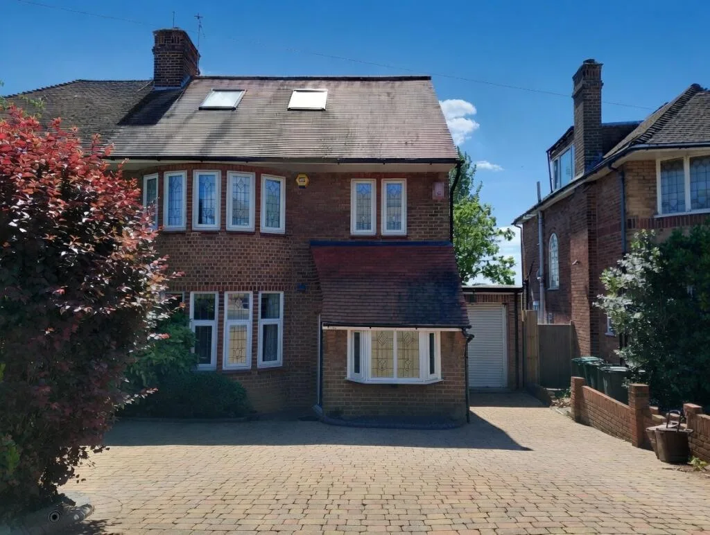 5 bedroom semi-detached house for rent