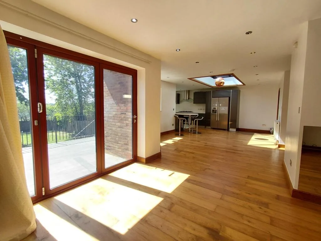 5 bedroom semi-detached house for rent