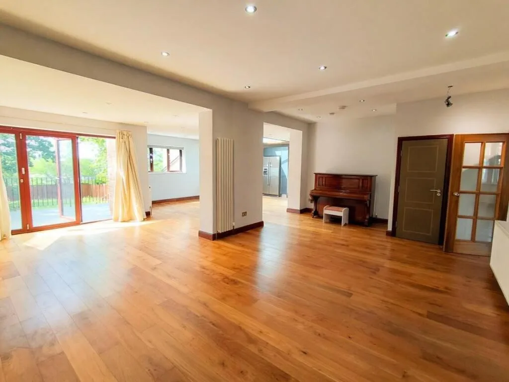 5 bedroom semi-detached house for rent