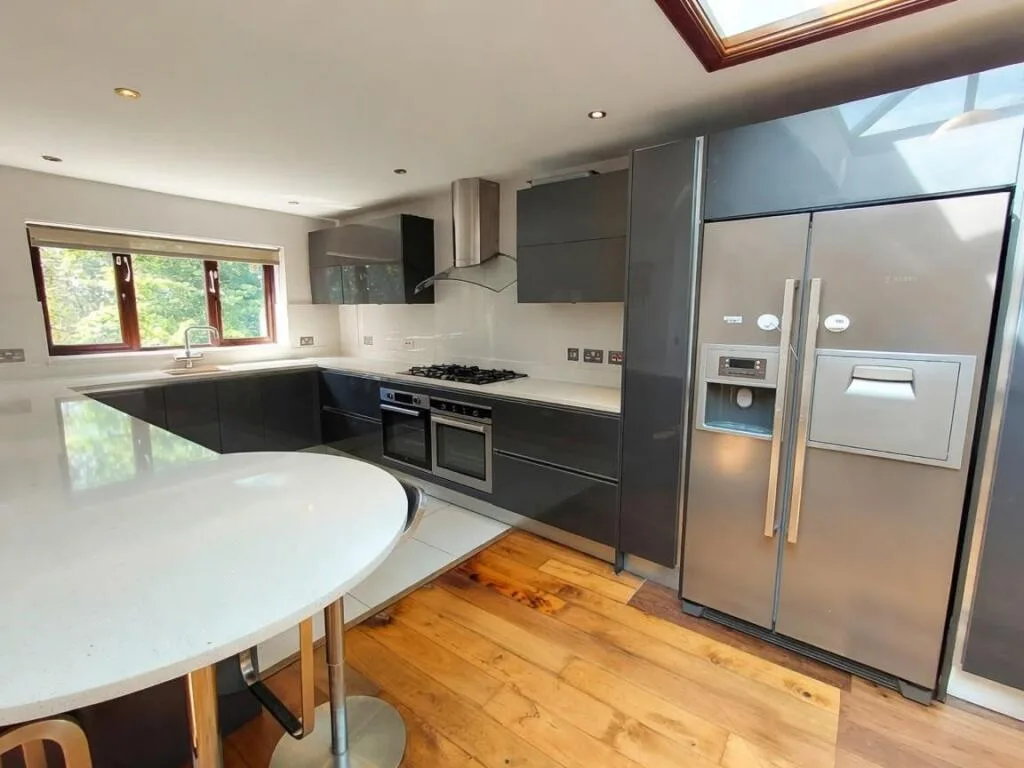5 bedroom semi-detached house for rent