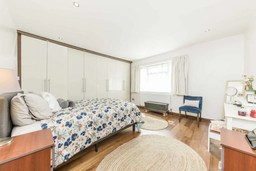5 bedroom house for rent