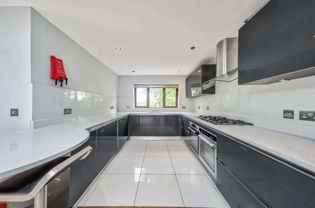 5 bedroom house for rent