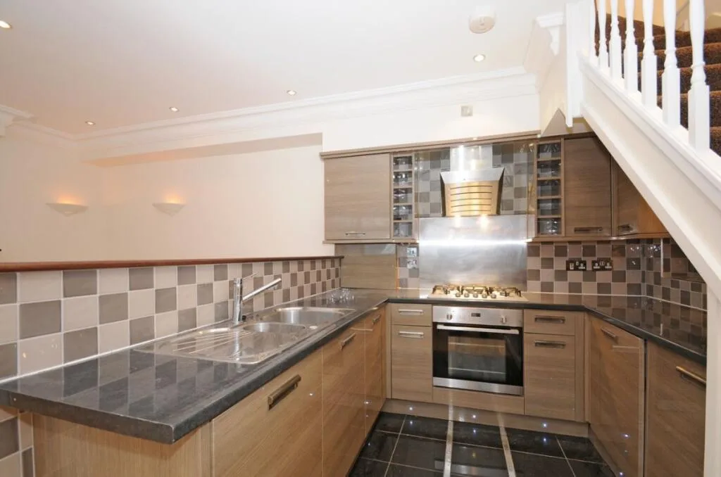 2 bedroom house for rent