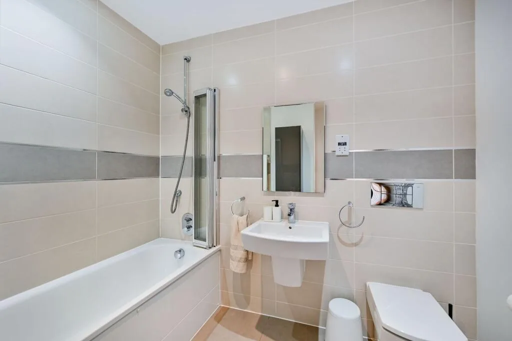 4 bedroom semi-detached house for rent