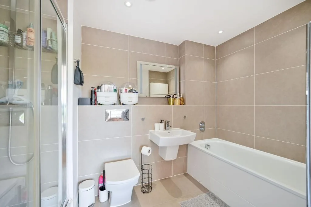 4 bedroom semi-detached house for rent