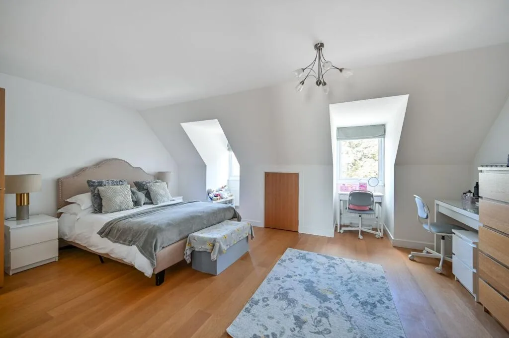 4 bedroom semi-detached house for rent