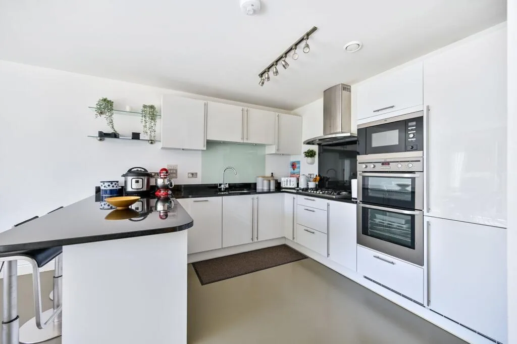 4 bedroom semi-detached house for rent