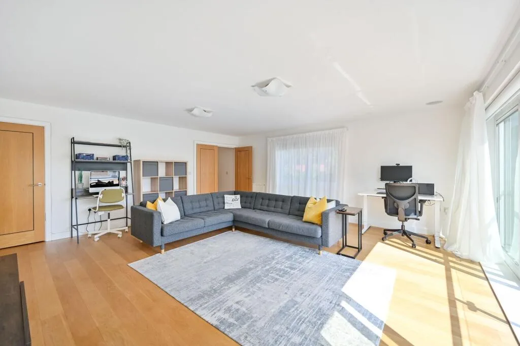 4 bedroom semi-detached house for rent