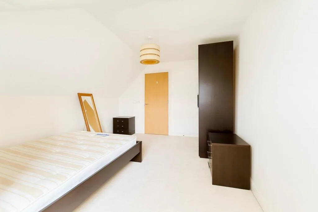 4 bedroom end of terrace house for rent