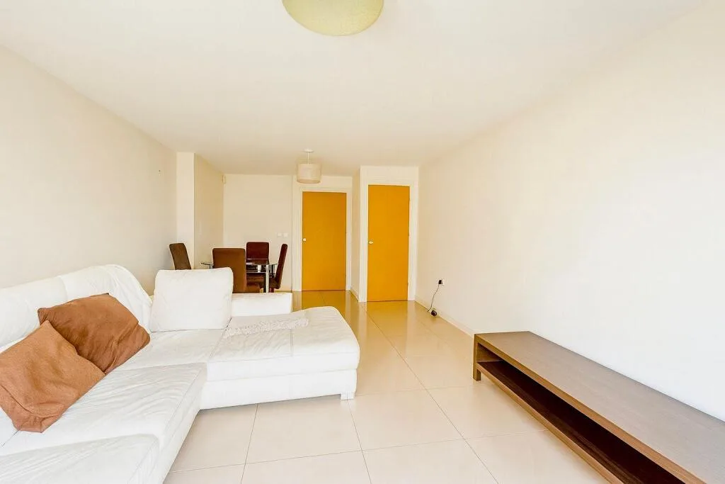 4 bedroom end of terrace house for rent