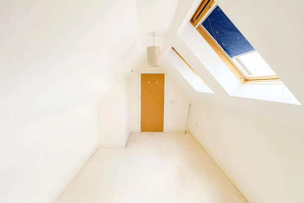 4 bedroom end of terrace house for rent