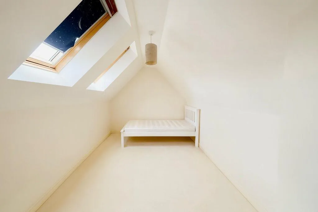 4 bedroom end of terrace house for rent