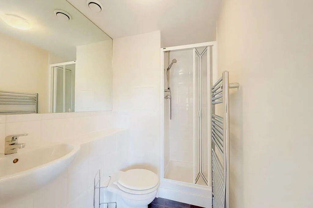 4 bedroom end of terrace house for rent