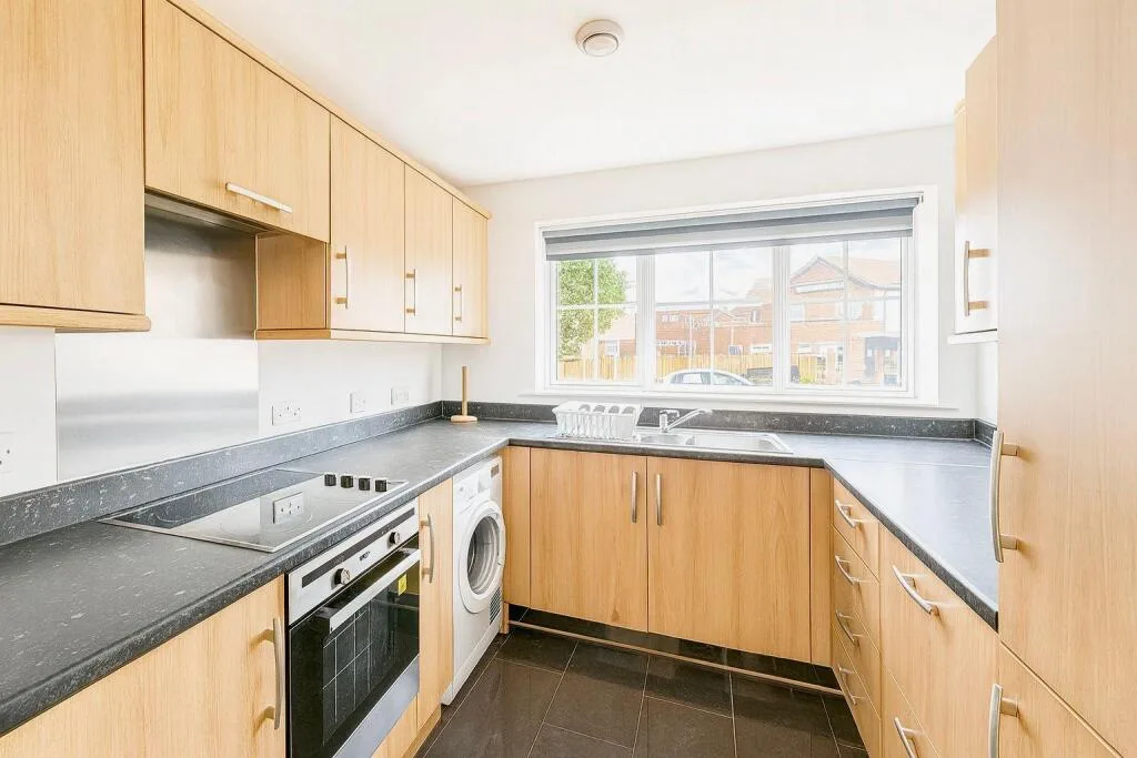 4 bedroom end of terrace house for rent