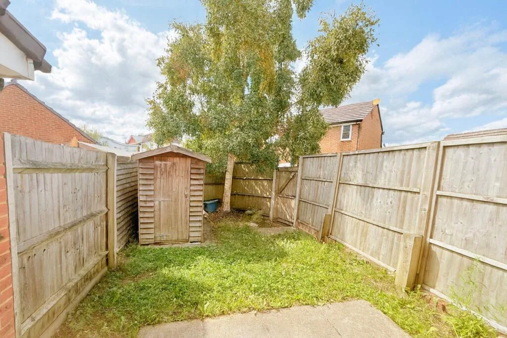 4 bedroom end of terrace house for rent
