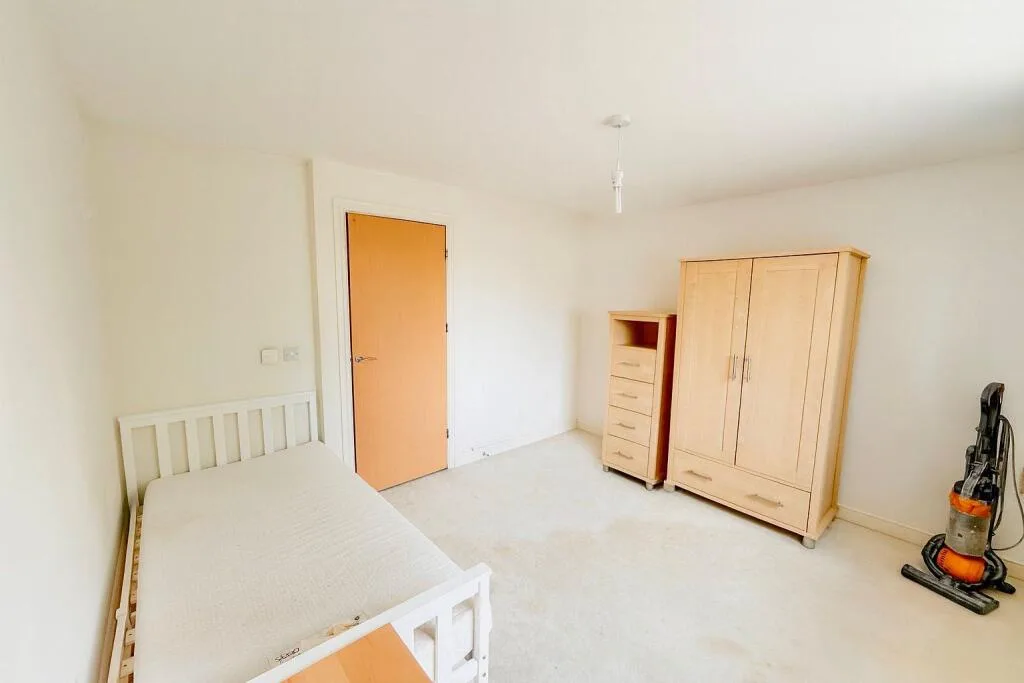 4 bedroom end of terrace house for rent