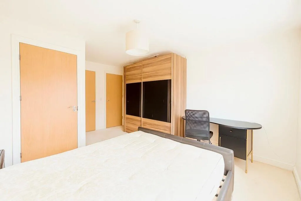 4 bedroom end of terrace house for rent