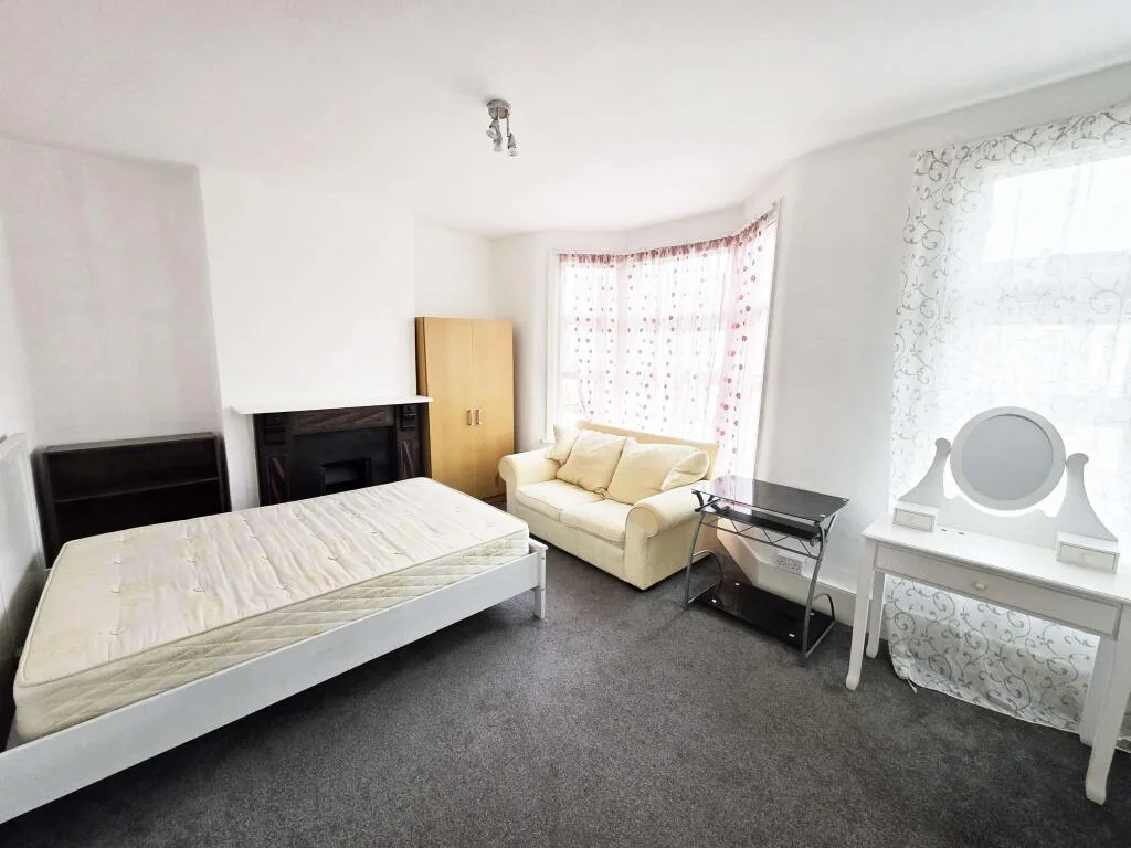 4 bedroom terraced house for rent