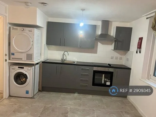 4 bedroom maisonette for rent