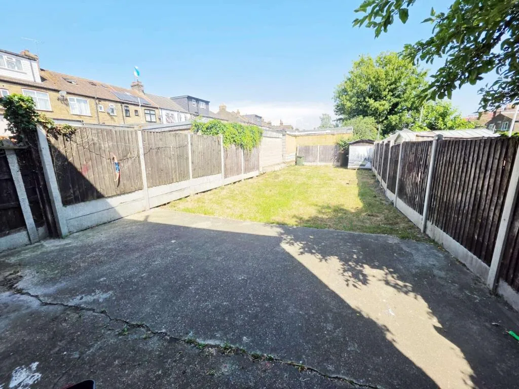 4 bedroom detached house for rent