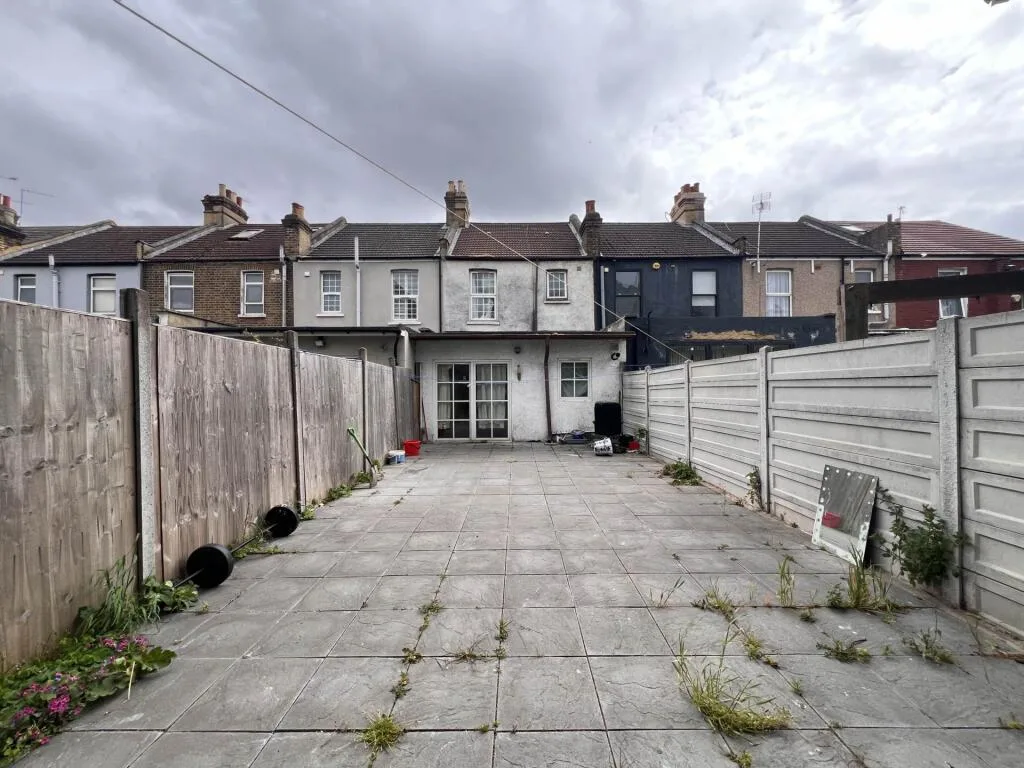 4 bedroom terraced house for rent