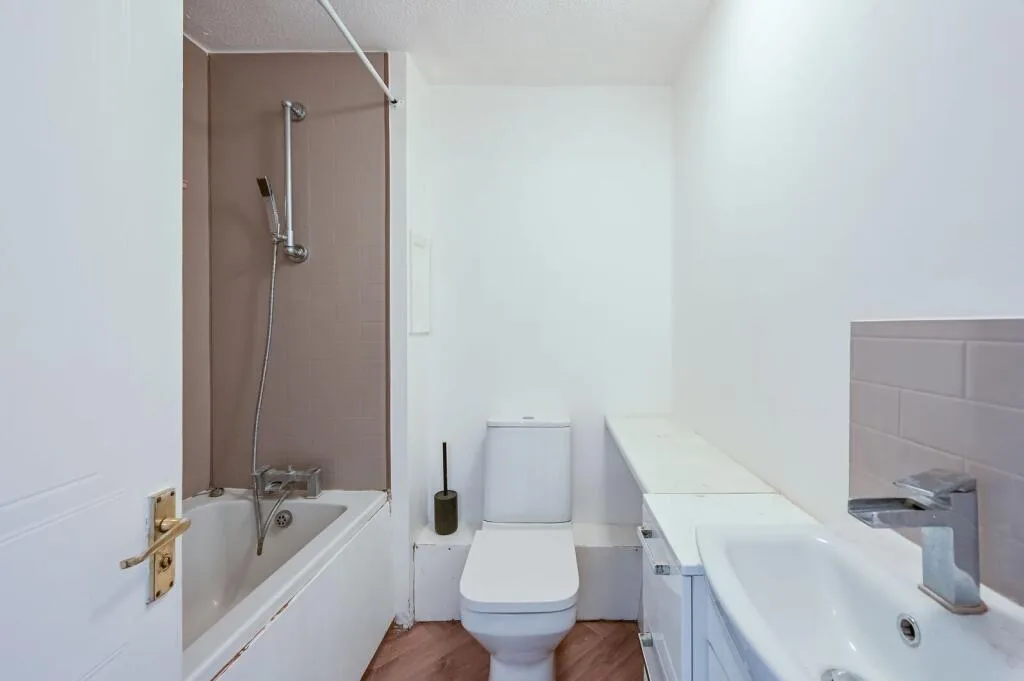2 bedroom house for rent