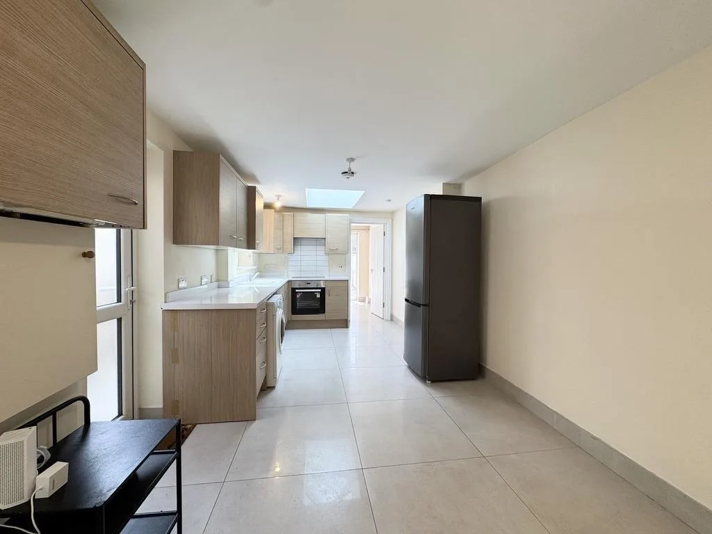 2 bedroom maisonette for rent