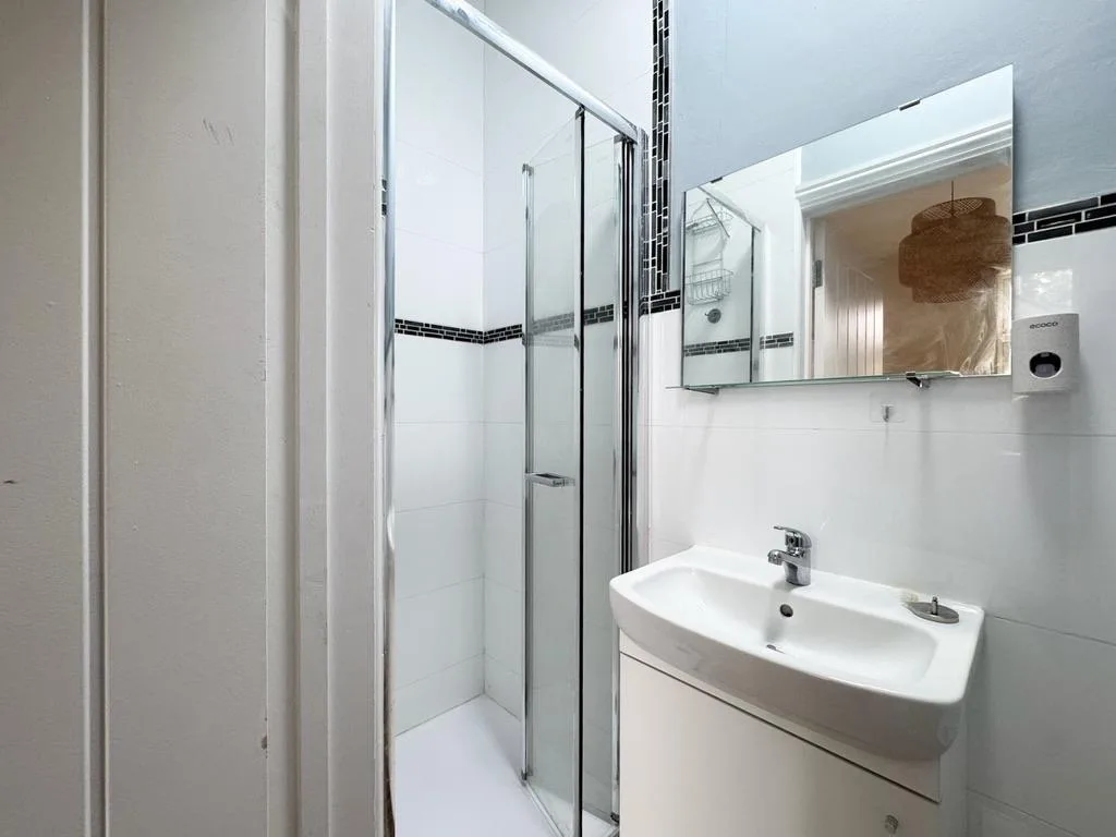 2 bedroom maisonette for rent
