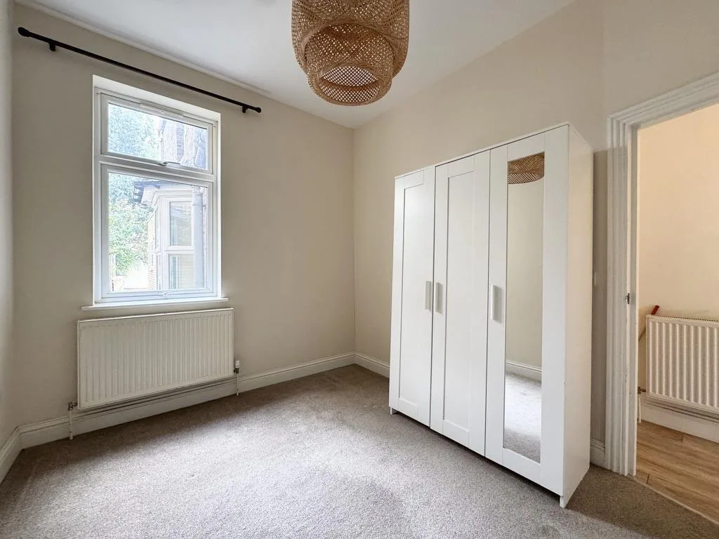 2 bedroom maisonette for rent