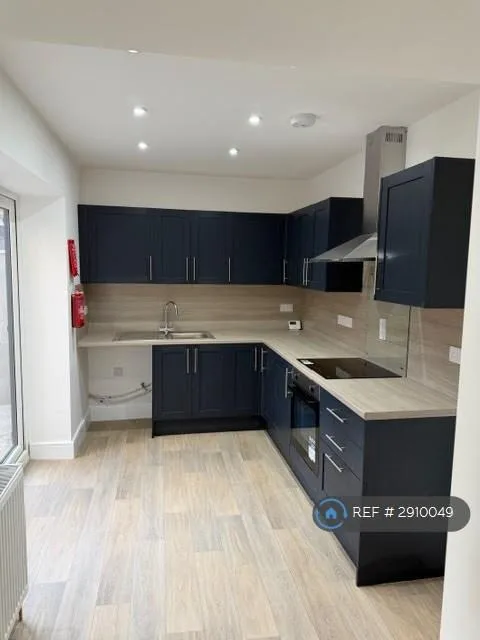 2 bedroom maisonette for rent