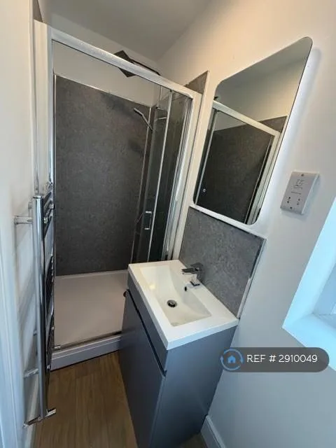 2 bedroom maisonette for rent