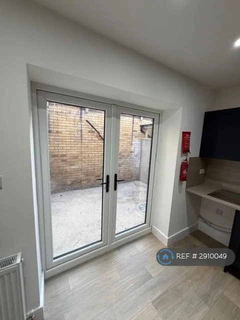 2 bedroom maisonette for rent