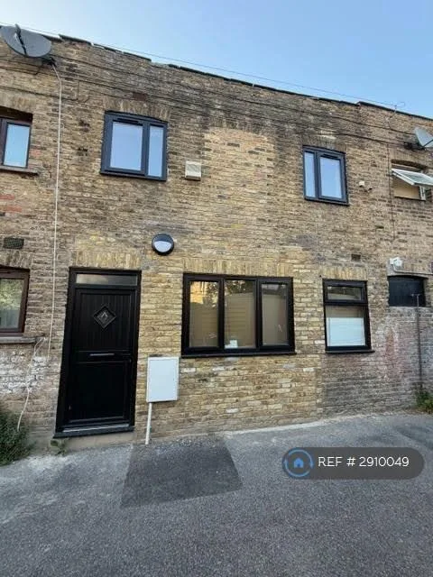 2 bedroom maisonette for rent
